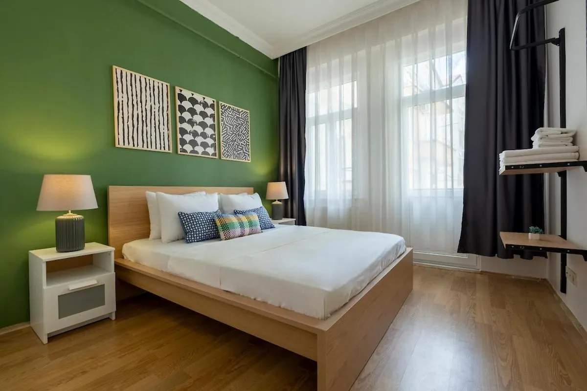 Central 3-Bedroom Apartment With High Ceilings Istanbul
