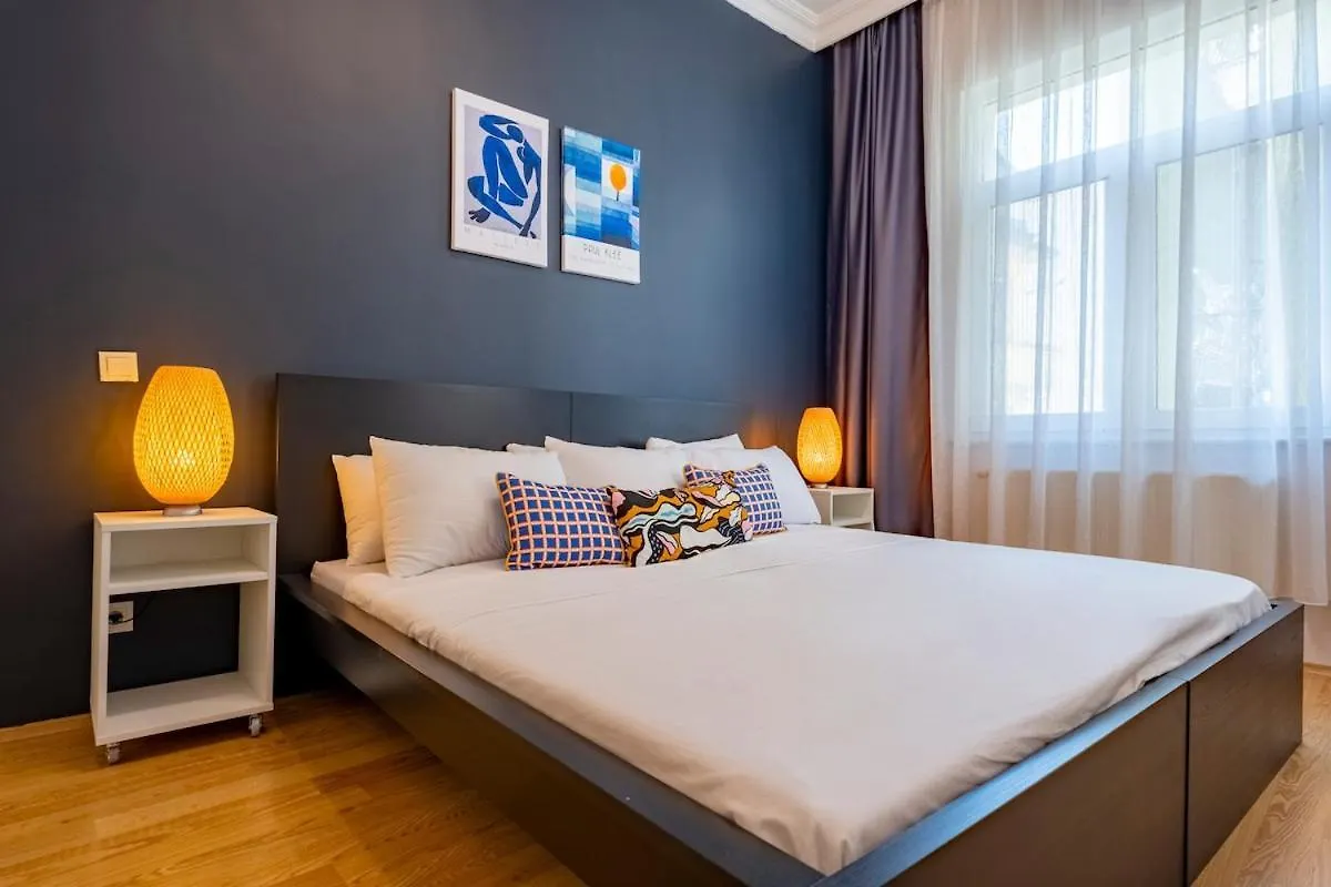 Central 3-Bedroom Apartment With High Ceilings Istanbul Turkey