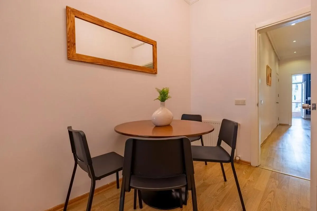 Central 3-Bedroom Apartment With High Ceilings Istanbul 0*,