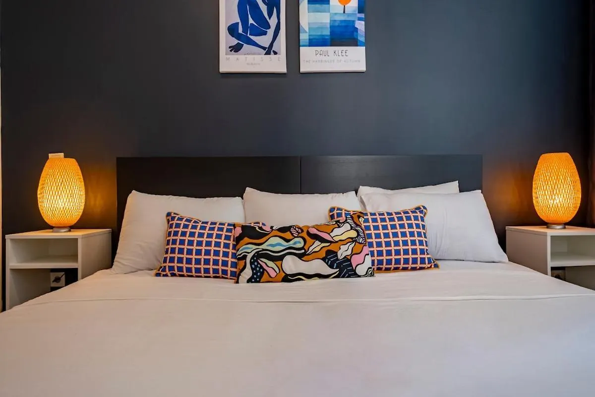 Central 3-Bedroom Apartment With High Ceilings Istanbul Turkey