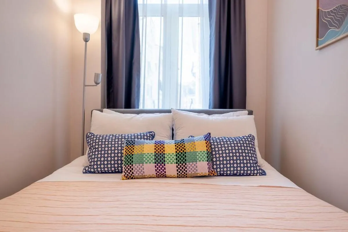 Central 3-Bedroom Apartment With High Ceilings Istanbul