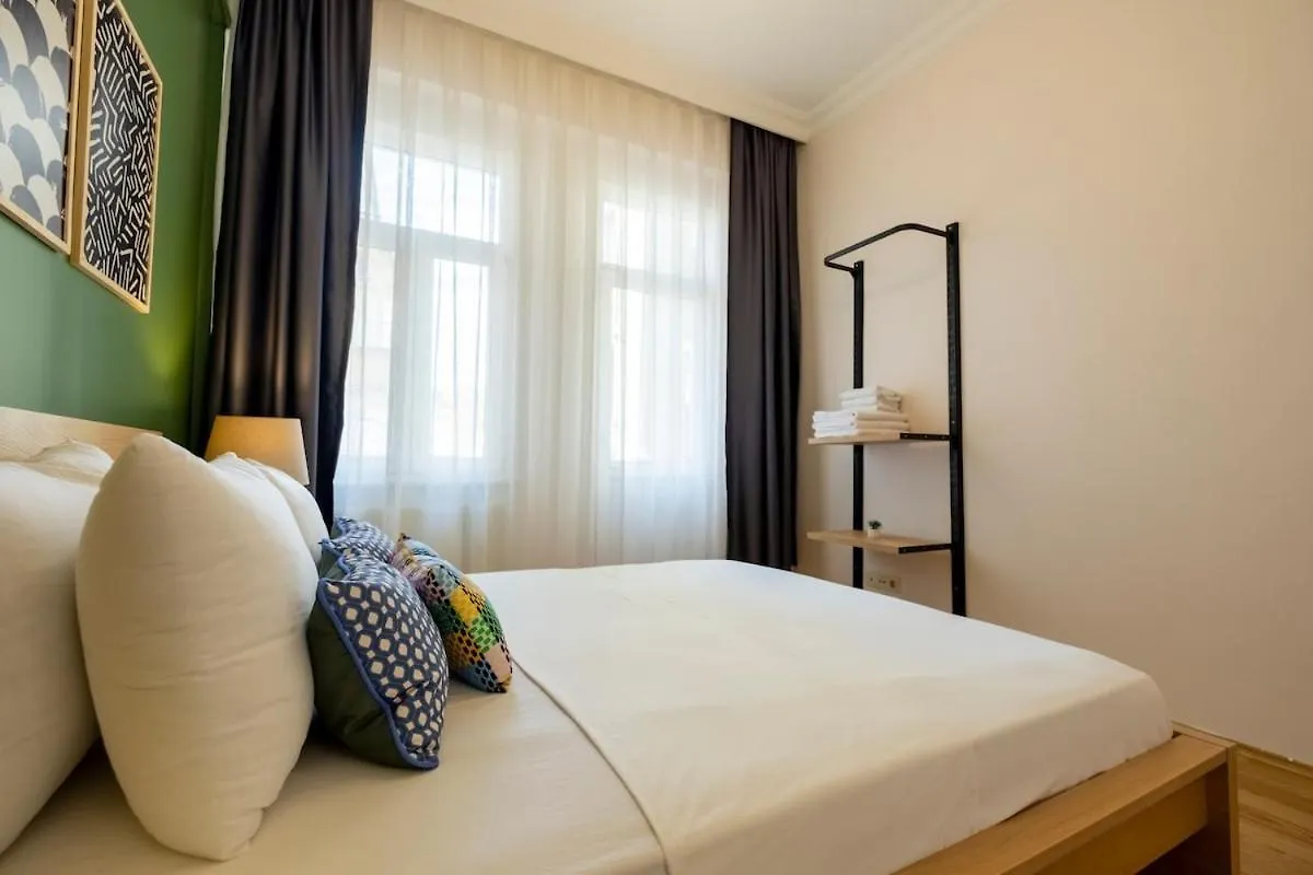 Central 3-Bedroom Apartment With High Ceilings Istanbul
