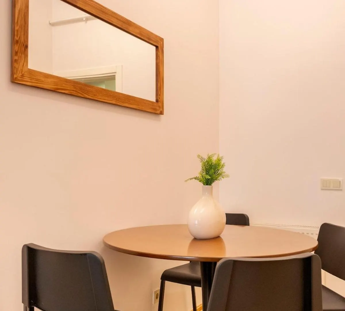 Central 3-Bedroom Apartment With High Ceilings Istanbulská provincie 0*,